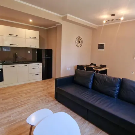 Apartament Efi House *