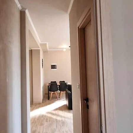 Apartament Efi House *