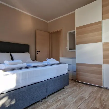 Efi House * Alepou
