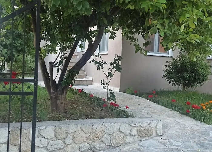 Efi House Alepou